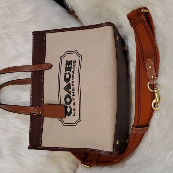 Coach Handbags - BNWT COACH Field Tote $395